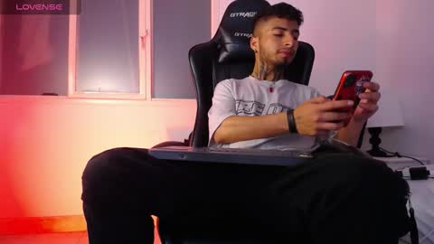 juancamilo66_ online show from 02/18/25, 04:58