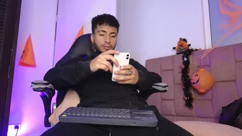 juancamilo66_ online show from 11/05/25, 02:55