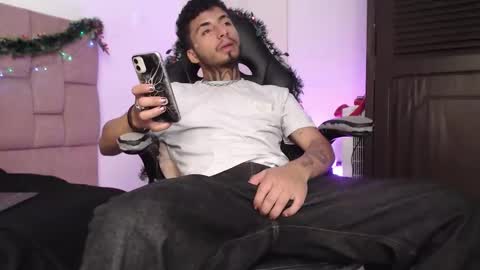 juancamilo66_ online show from 11/20/25, 03:18