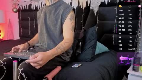 juancamilo66_ online show from 12/21/25, 02:30