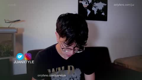 Snapshot of juancamroom chatting on 09/09/25, 02:00 . online show from 09/09/25, 02:00