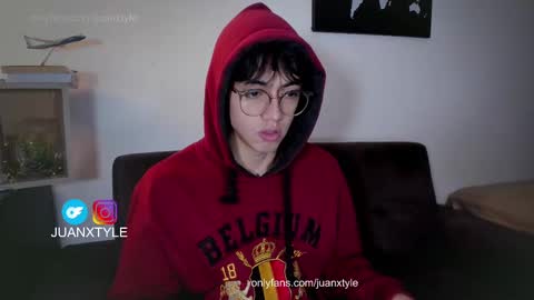 Snapshot of juancamroom chatting on 09/10/25, 03:17 . online show from 09/10/25, 03:17