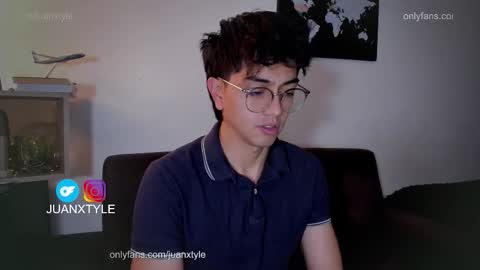 Snapshot of juancamroom chatting on 09/11/25, 02:33 . online show from 09/11/25, 02:33