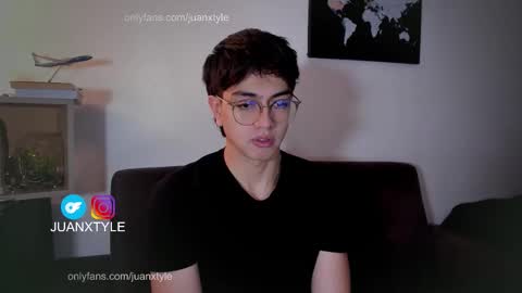 Snapshot of juancamroom chatting on 09/11/25, 09:04 . online show from 09/11/25, 09:04