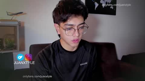 Snapshot of juancamroom chatting on 09/13/25, 08:30 . online show from 09/13/25, 08:30