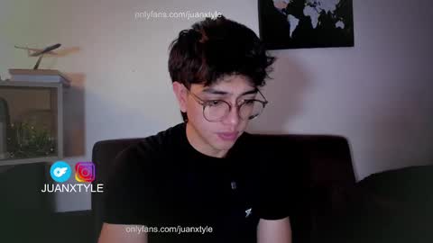 Snapshot of juancamroom chatting on 09/16/25, 03:40 . online show from 09/16/25, 03:40