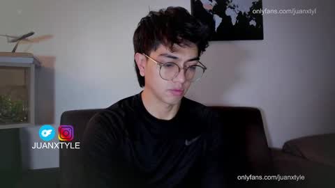 Snapshot of juancamroom chatting on 09/19/25, 03:08 . online show from 09/19/25, 03:08
