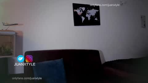 Snapshot of juancamroom chatting on 09/27/25, 02:33 . online show from 09/27/25, 02:33