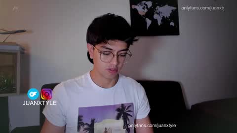 Snapshot of juancamroom chatting on 09/28/25, 04:40 . online show from 09/28/25, 04:40