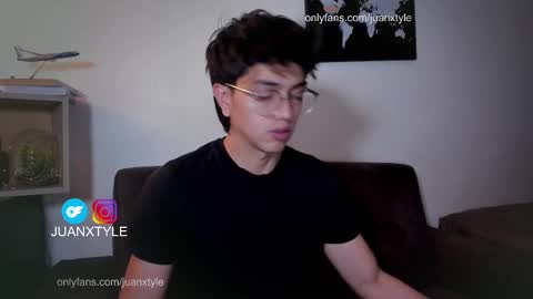 Snapshot of juancamroom chatting on 09/28/25, 05:40 . online show from 09/28/25, 05:40