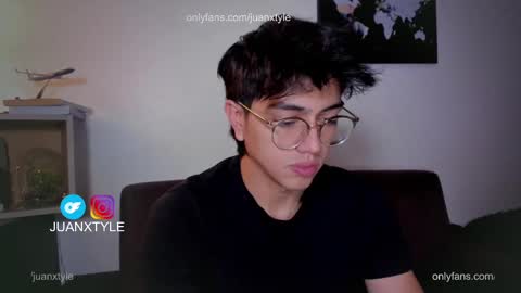 Snapshot of juancamroom chatting on 09/30/25, 07:19 . online show from 09/30/25, 07:19