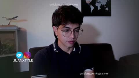 Snapshot of juancamroom chatting on 10/02/25, 02:40 . online show from 10/02/25, 02:40
