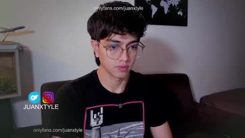 Snapshot of juancamroom chatting on 10/02/25, 06:15 . online show from 10/02/25, 06:15