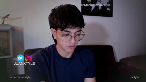 Snapshot of juancamroom chatting on 10/03/25, 05:32 . online show from 10/03/25, 05:32
