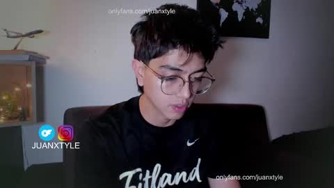 Snapshot of juancamroom chatting on 10/05/25, 11:02 . online show from 10/05/25, 11:02