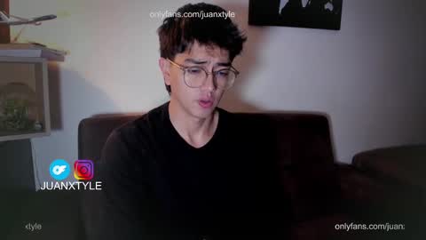 Snapshot of juancamroom chatting on 10/06/25, 06:49 . online show from 10/06/25, 06:49