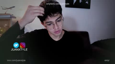 Snapshot of juancamroom chatting on 10/08/25, 07:22 . online show from 10/08/25, 07:22