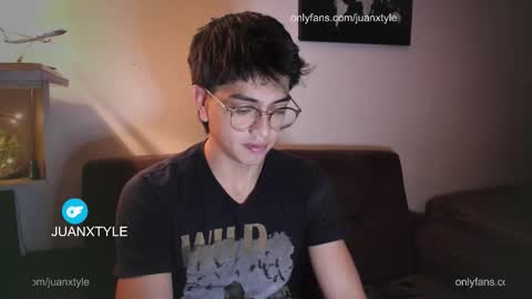 Snapshot of juancamroom chatting on 10/11/25, 02:44 . online show from 10/11/25, 02:44