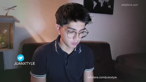 Snapshot of juancamroom chatting on 10/12/25, 02:43 . online show from 10/12/25, 02:43