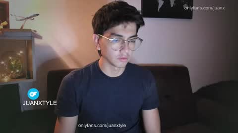 Snapshot of juancamroom chatting on 10/14/25, 05:14 . online show from 10/14/25, 05:14