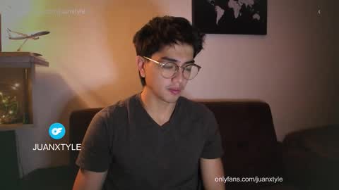 Snapshot of juancamroom chatting on 10/16/25, 08:21 . online show from 10/16/25, 08:21
