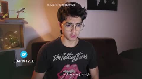 Snapshot of juancamroom chatting on 10/20/25, 02:56 . online show from 10/20/25, 02:56