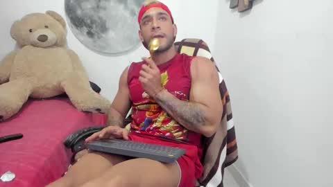 Snapshot of juanes_aristi chatting on 02/23/26, 01:03 Juanes online show from 02/23/26, 01:03