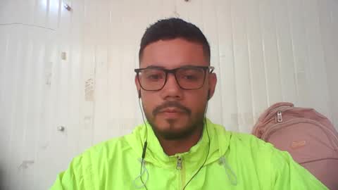 Snapshot of juanfe_style chatting on 11/06/25, 03:57 juanfe_style online show from 11/06/25, 03:57