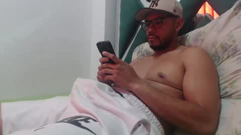 Snapshot of juanfe_style chatting on 11/09/25, 03:43 juanfe_style online show from 11/09/25, 03:43