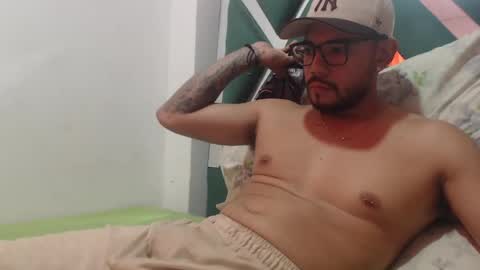 Snapshot of juanfe_style chatting on 11/10/25, 02:16 juanfe_style online show from 11/10/25, 02:16