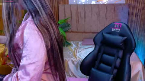 Snapshot of juanita_tay chatting on 06/05/26, 11:27 JUANITA online show from 06/05/26, 11:27