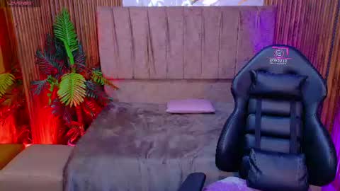 Snapshot of juanita_tay chatting on 06/11/26, 11:41 JUANITA online show from 06/11/26, 11:41