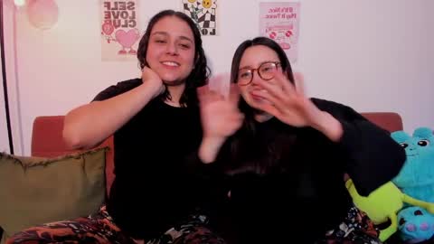 juanitaaa_ online show from 04/22/26, 02:03
