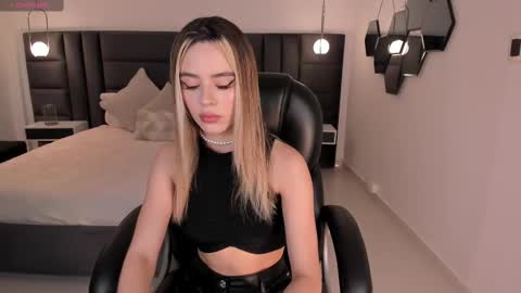 Snapshot of juanitaclay chatting on 02/20/25, 11:42 Juanita Clay online show from 02/20/25, 11:42