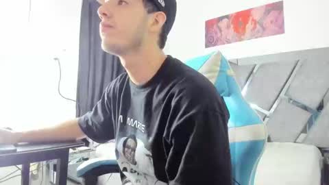 juannvalencia11 online show from 04/22/26, 02:47