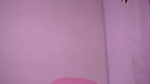 Snapshot of juice6abby9 chatting on 01/18/26, 02:04 Sisi online show from 01/18/26, 02:04