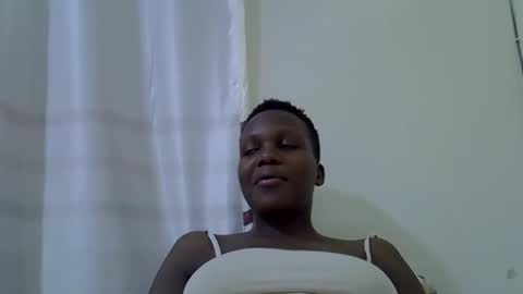 Snapshot of juicy_bella2 chatting on 10/14/25, 06:52 juicy_bella2 online show from 10/14/25, 06:52