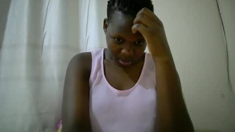 Snapshot of juicy_bella2 chatting on 10/16/25, 08:43 juicy_bella2 online show from 10/16/25, 08:43