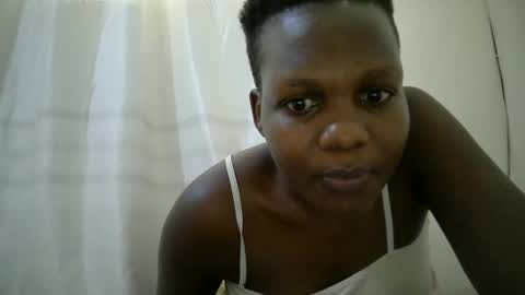 Snapshot of juicy_bella2 chatting on 10/19/25, 12:39 juicy_bella2 online show from 10/19/25, 12:39