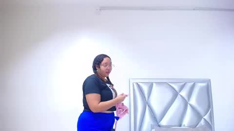 juicy_bignipples18 online show from 01/07/25, 01:57