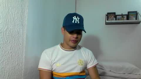 Snapshot of juicy_boy22 chatting on 06/14/26, 03:08 Miguel online show from 06/14/26, 03:08