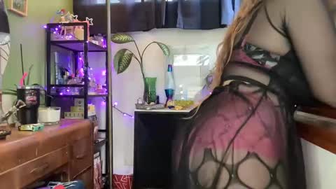 Snapshot of juicy_jussy chatting on 05/15/26, 08:16 juicy_jussy online show from 05/15/26, 08:16