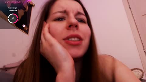 laura online show from 01/04/25, 03:39