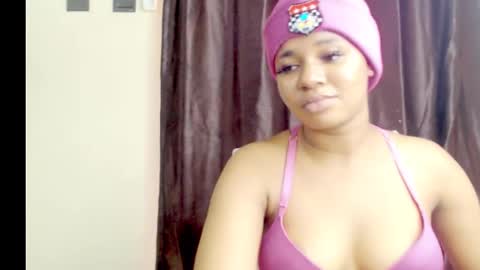 Snapshot of juicy_pussy1122 chatting on 01/22/25, 03:29 Emily online show from 01/22/25, 03:29