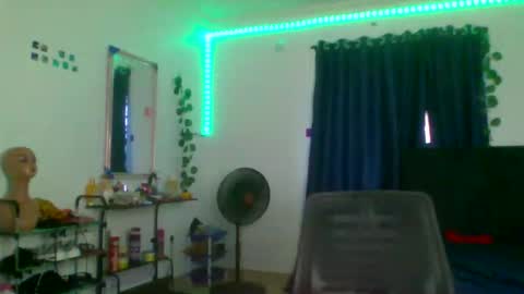 Snapshot of juicy_pussy1122 chatting on 09/28/25, 04:23 Emily online show from 09/28/25, 04:23