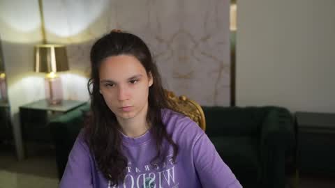 Snapshot of juicy_secrets_054 chatting on 04/29/26, 10:41 Elza online show from 04/29/26, 10:41
