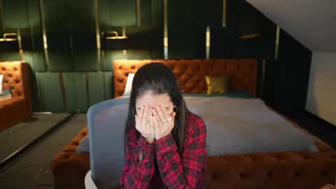 Snapshot of juicy_secrets_054 chatting on 05/04/26, 10:22 Elza online show from 05/04/26, 10:22