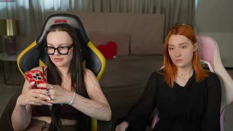 Snapshot of juicy_secrets_054 chatting on 05/05/26, 10:56 Elza online show from 05/05/26, 10:56