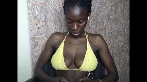 Snapshot of juicyberryx chatting on 02/01/25, 06:10 queen online show from 02/01/25, 06:10