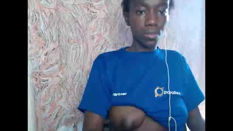 Snapshot of juicyberryx chatting on 02/02/25, 02:56 queen online show from 02/02/25, 02:56
